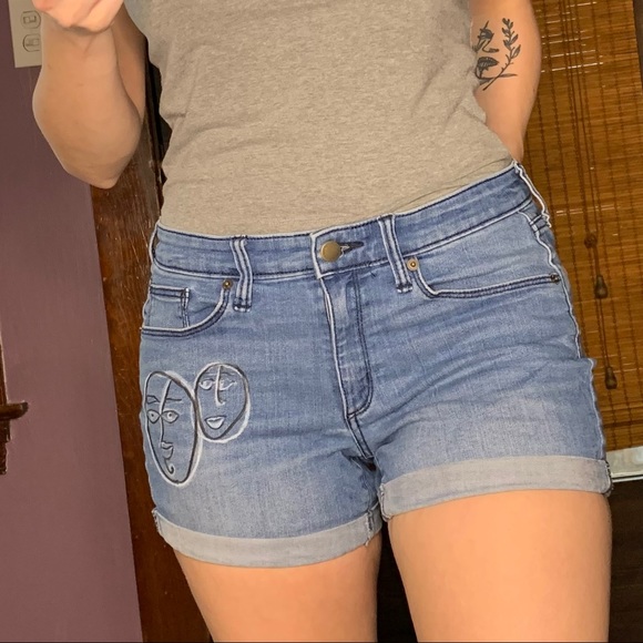 Trendy Hand Painted Faces Denim Jean Shorts - Picture 3 of 4